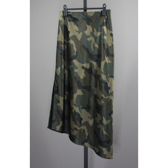 Alice + Olivia Dresses & Skirts - NEW! ALICE + OLIVIA ASYMMETRICAL SKIRT!
